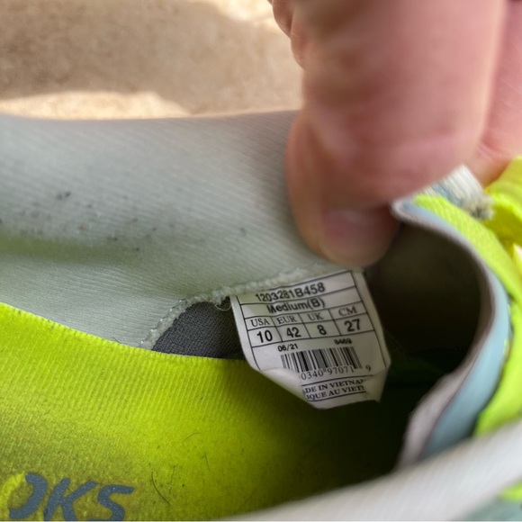 Brooks Green and Yellow Athletic Shoes Lightweight Design - Picture 7 of 7